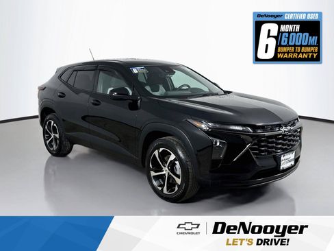 Used 2025 Chevrolet Trax RS w/ Driver Confidence Package FWD image 1