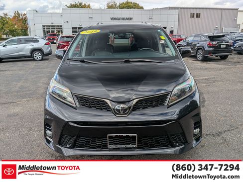 Certified 2019 Toyota Sienna SE w/ SE Preferred Package image 8