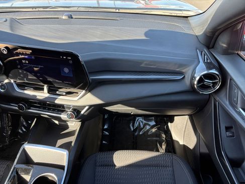 Used 2025 Chevrolet Equinox LT image 36