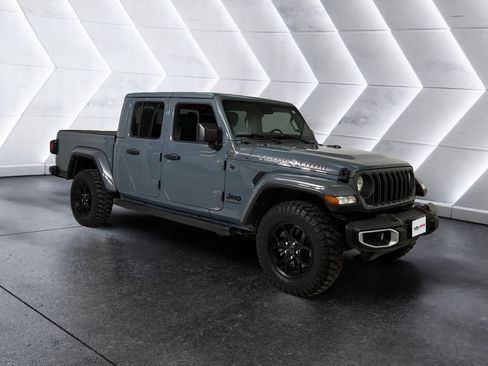 Used 2024 Jeep Gladiator Sport AWD/4WD image 1
