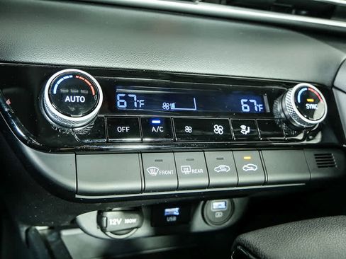 Used 2023 Hyundai Elantra SEL image 15