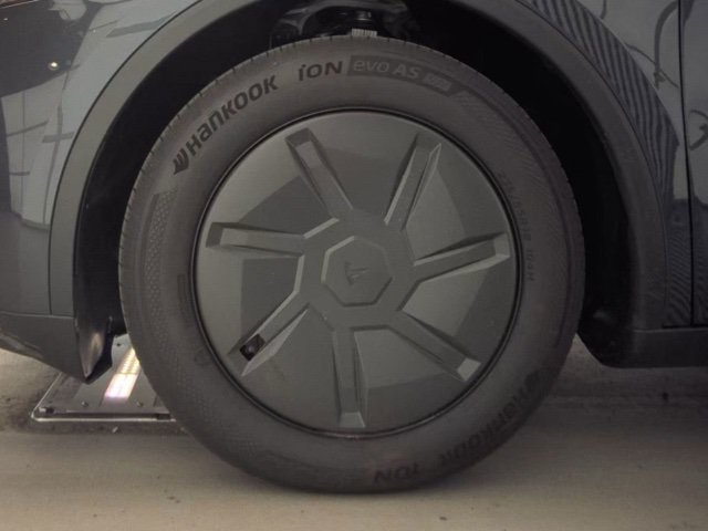 Used 2026 Tesla Model Y AWD image 25