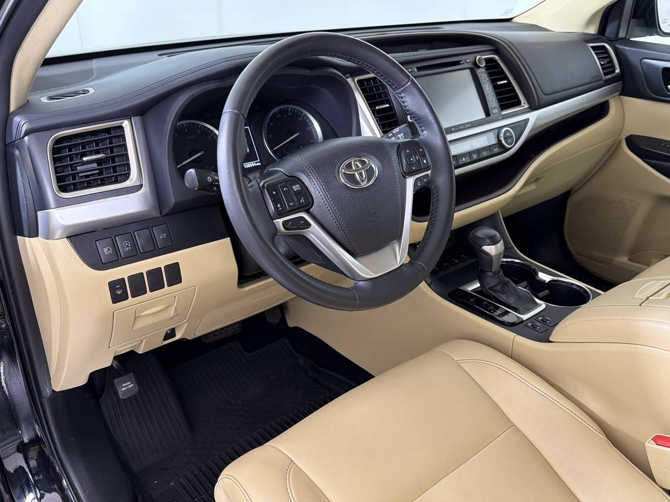 Used 2019 Toyota Highlander XLE AWD/4WD image 4