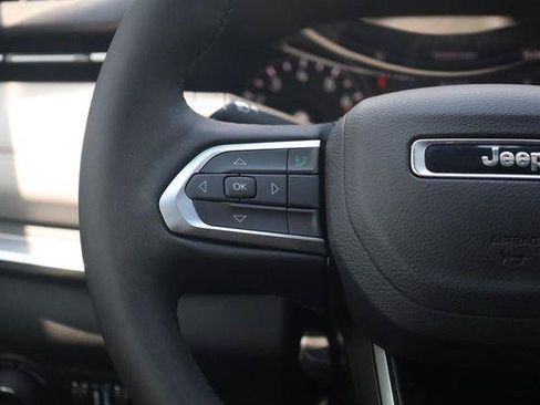 Used 2025 Jeep Compass Limited AWD/4WD image 10