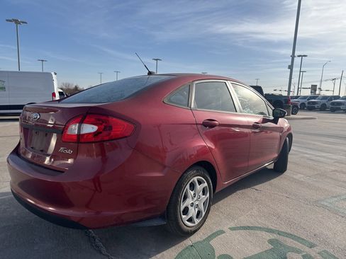 Used 2013 Ford Fiesta SE image 3