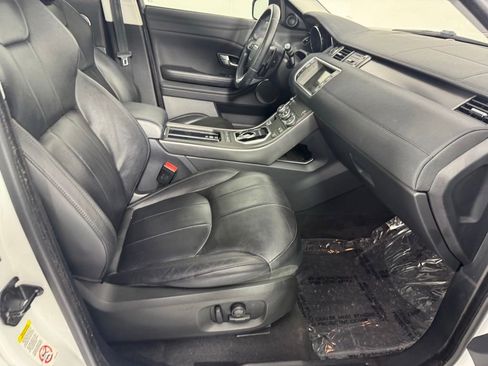 Used 2019 Land Rover Range Rover Evoque SE AWD/4WD image 33