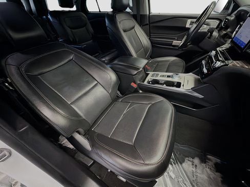 Used 2022 Ford Explorer Limited w/ Equipment Group 301A RWD image 14