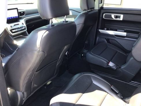 Used 2022 Ford Explorer XLT w/ Equipment Group 202A AWD/4WD image 42