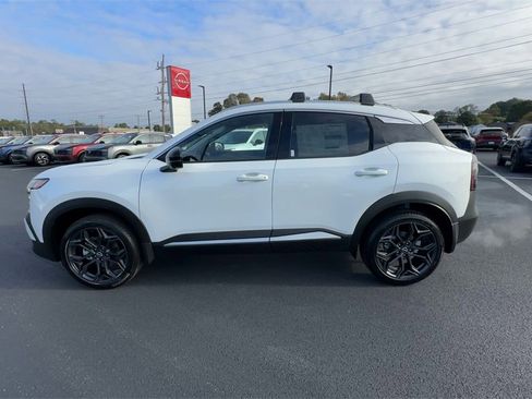 New 2026 Nissan Kicks SR w/ Cold Weather Package image 5