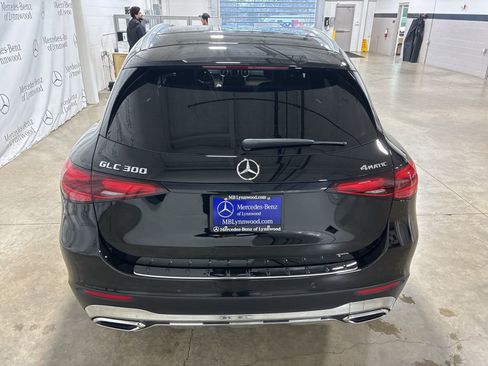 Used 2025 Mercedes-Benz GLC 300 4MATIC image 4