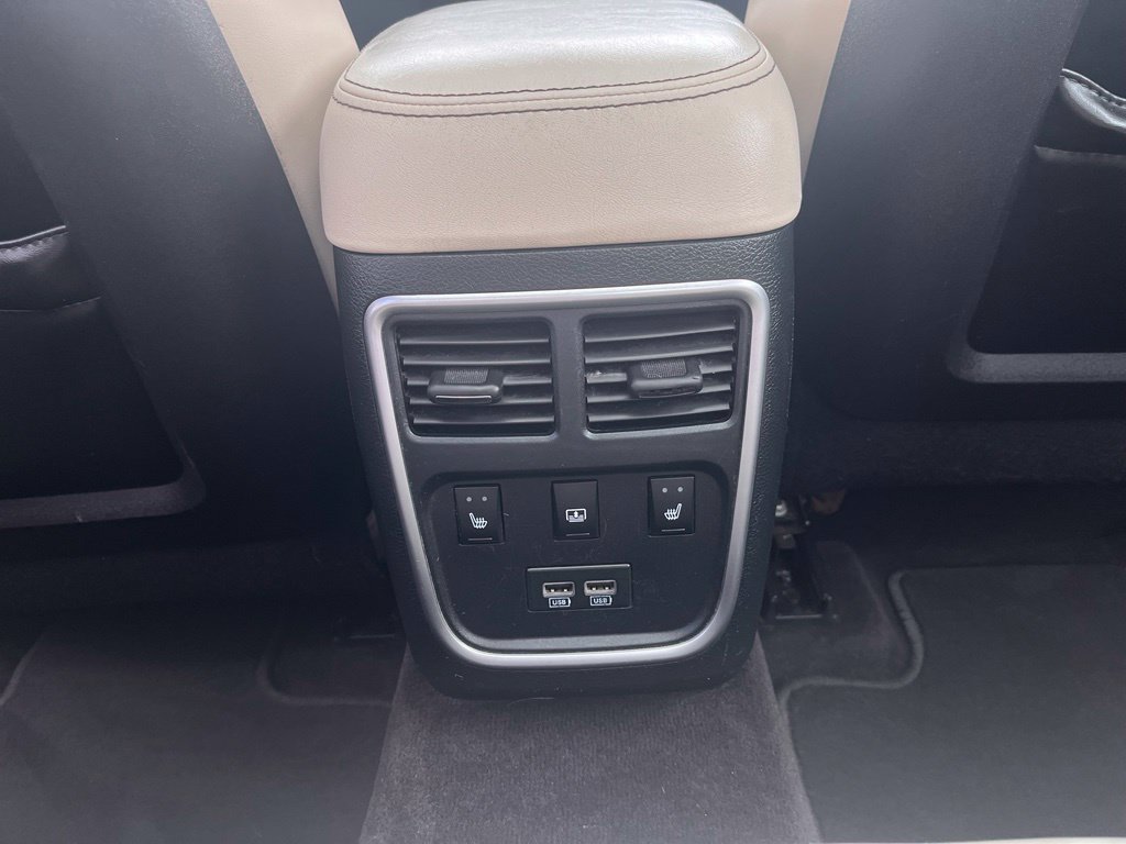 Used 2016 Chrysler 300 C RWD image 11