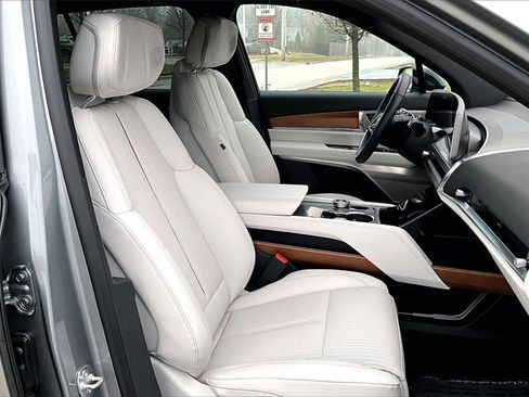 Used 2026 Cadillac Vistiq Luxury image 28