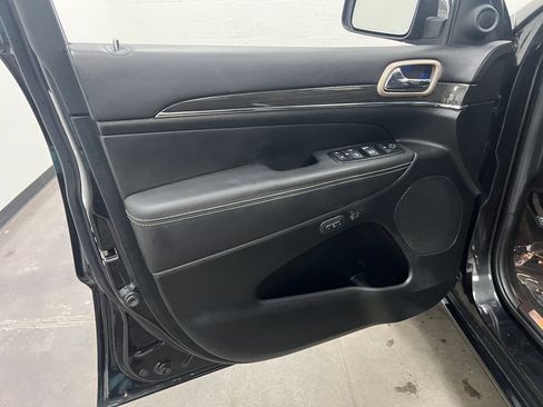 Used 2015 Jeep Grand Cherokee Overland RWD image 10