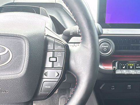 Used 2025 Toyota Prius Plug-In Hybrid w/ Limited Premium Package image 17