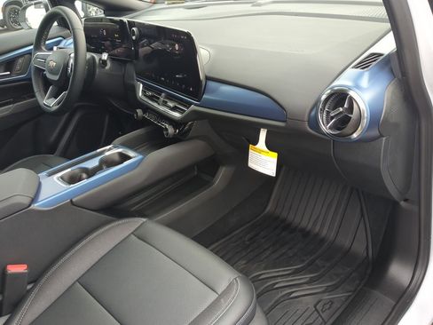 Used 2026 Chevrolet Equinox EV LT image 30