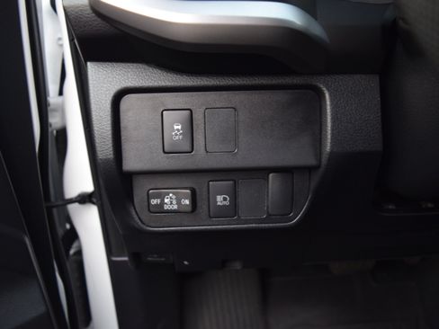 Used 2023 Toyota Tacoma SR5 AWD/4WD image 13