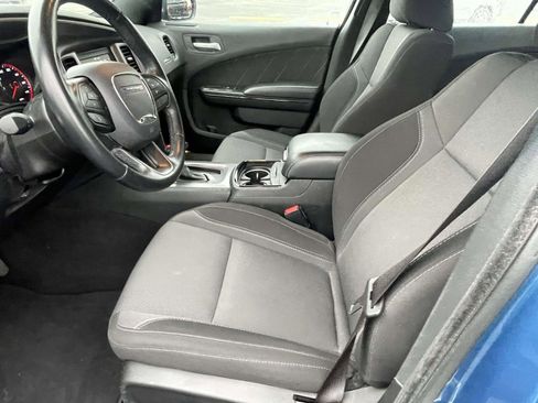 Used 2022 Dodge Charger SXT w/ Blacktop Package image 7