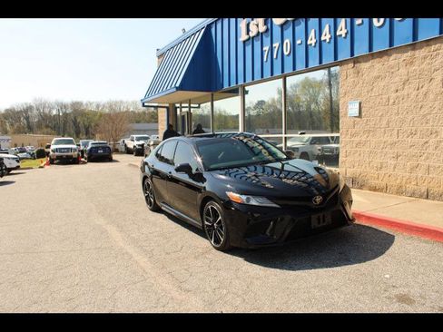 Used 2019 Toyota Camry XSE image 1