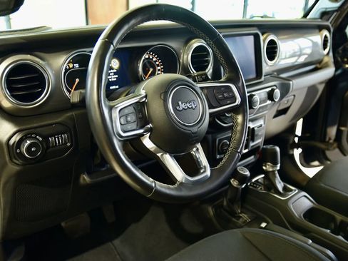 Used 2022 Jeep Wrangler Unlimited Sahara w/ Dual Top Group AWD/4WD image 12