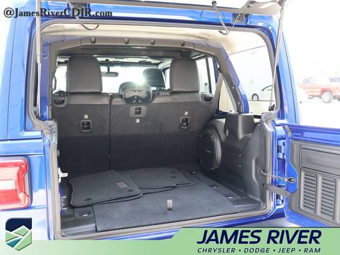 Used 2020 Jeep Wrangler Unlimited Sahara AWD/4WD image 14