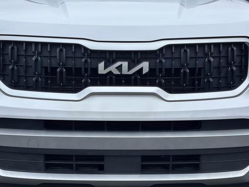 Used 2023 Kia Telluride LX image 9