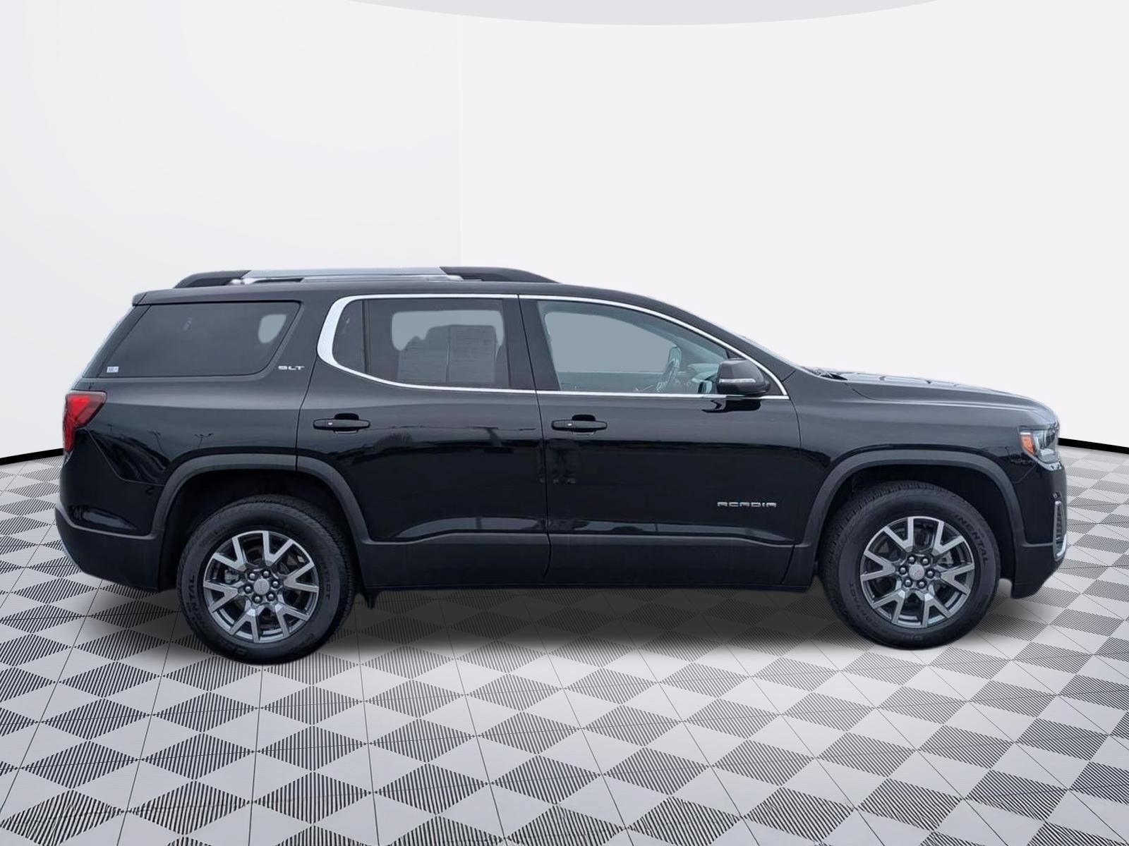 Certified 2023 GMC Acadia SLT w/ Preferred Package AWD/4WD image 4