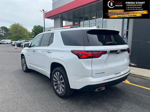 Used 2023 Chevrolet Traverse Premier FWD image 5