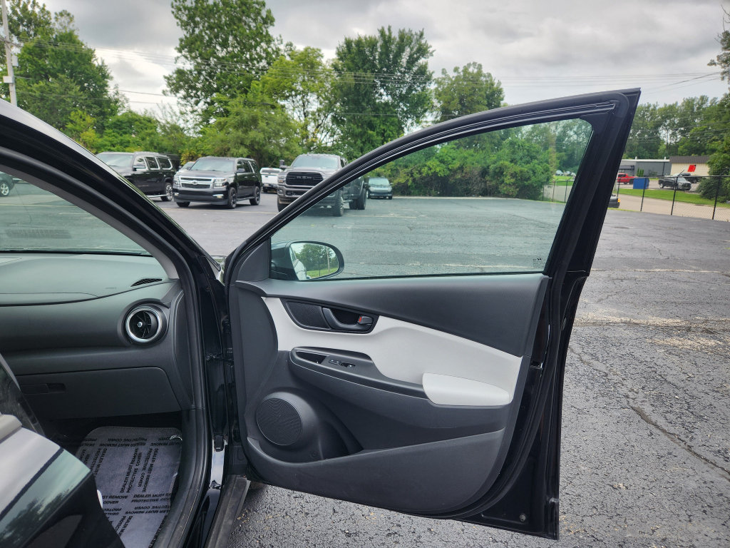 Used 2023 Hyundai Kona SEL w/ Cargo Package FWD image 32