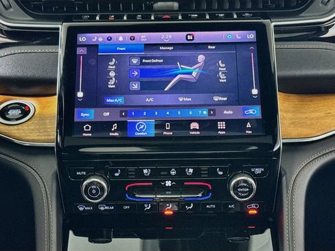 Used 2025 Jeep Grand Cherokee Summit w/ Adv Protech Group IV AWD/4WD image 16