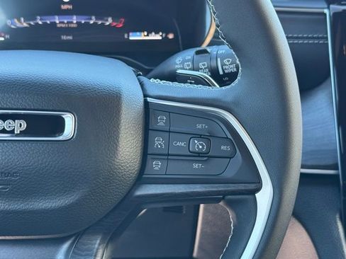 New 2025 Jeep Grand Cherokee Limited image 14