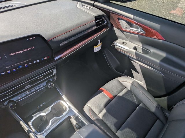 Used 2025 Chevrolet Traverse RS w/ LPO, Floor Liner Package FWD image 19