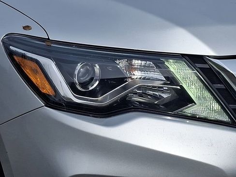 Used 2019 Nissan Pathfinder SV AWD/4WD image 9