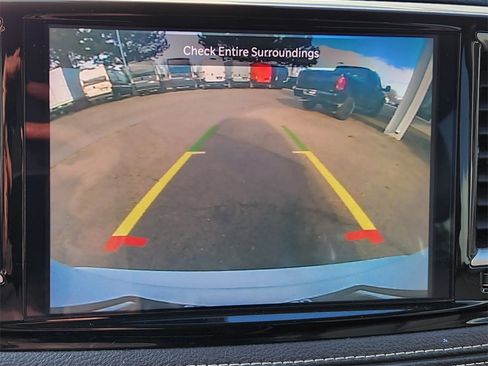 Used 2024 Chrysler Pacifica Select image 23