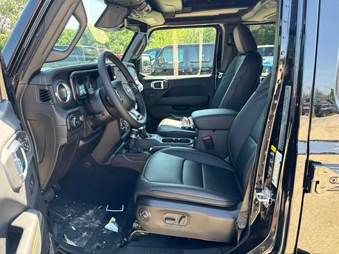 New 2026 Jeep Wrangler Unlimited Sahara AWD/4WD image 16
