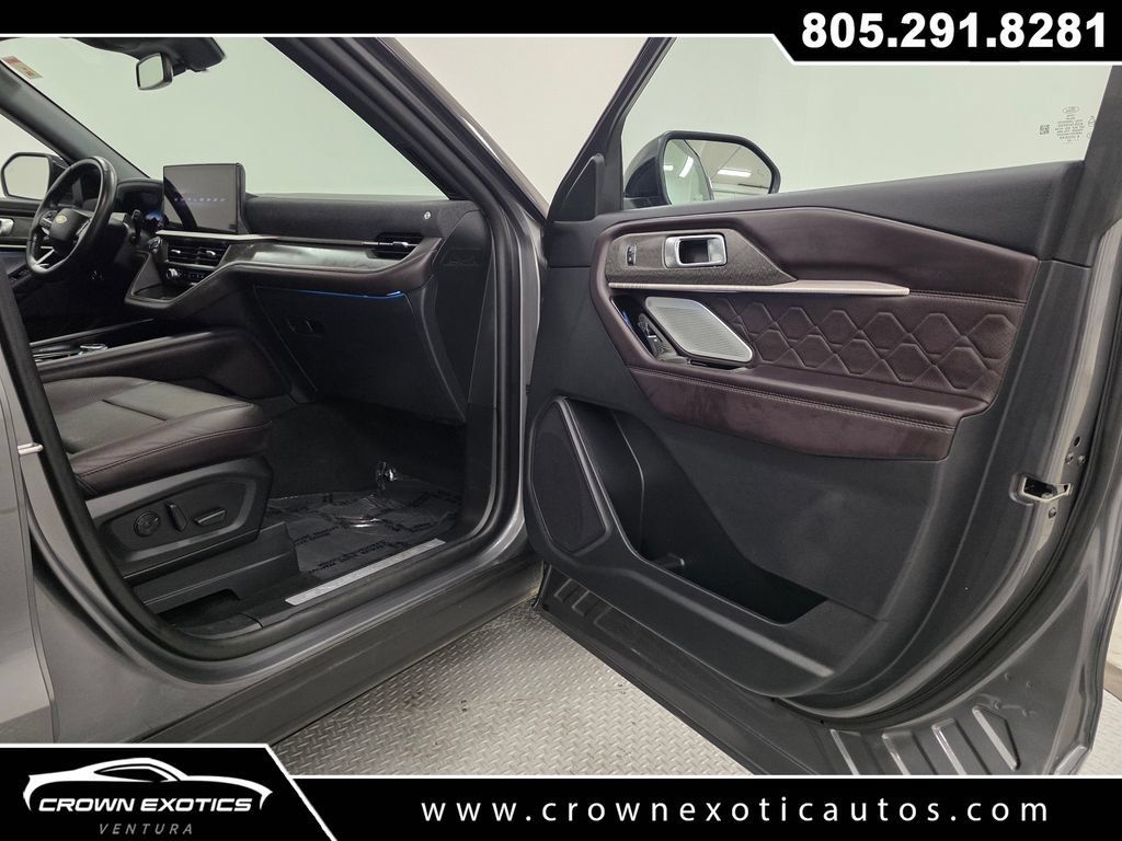 Used 2025 Ford Explorer Platinum w/ LUX Leather Package AWD/4WD image 10