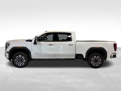 Used 2025 GMC Sierra 2500 Denali Ultimate w/ Max Trailering Package AWD/4WD image 4
