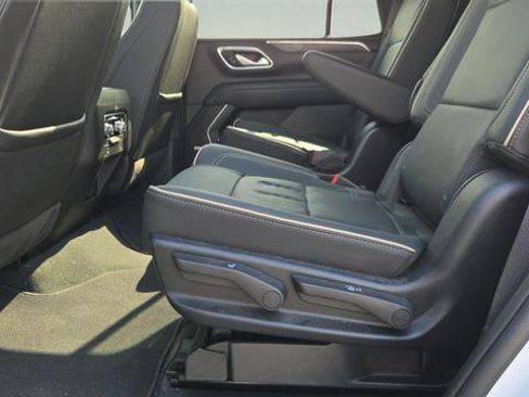 Used 2024 GMC Yukon SLT w/ SLT Premium Package image 23