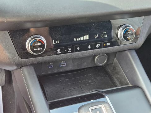 Used 2024 Mitsubishi Outlander ES FWD image 22