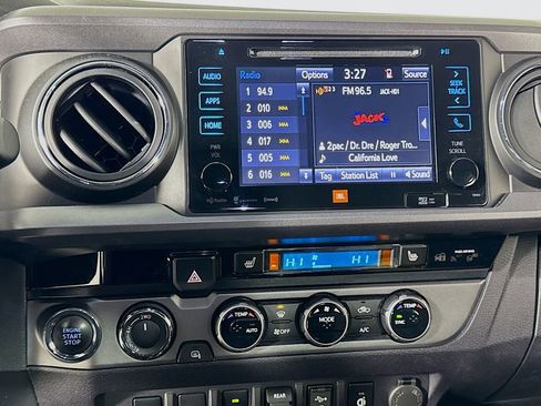 Used 2018 Toyota Tacoma TRD Off-Road image 25