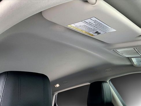 Used 2020 Land Rover Range Rover Evoque SE image 25