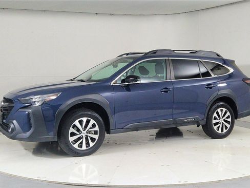 Used 2023 Subaru Outback Premium image 3