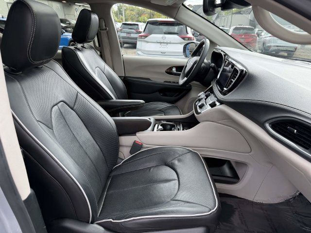 Used 2023 Chrysler Pacifica Limited FWD image 10