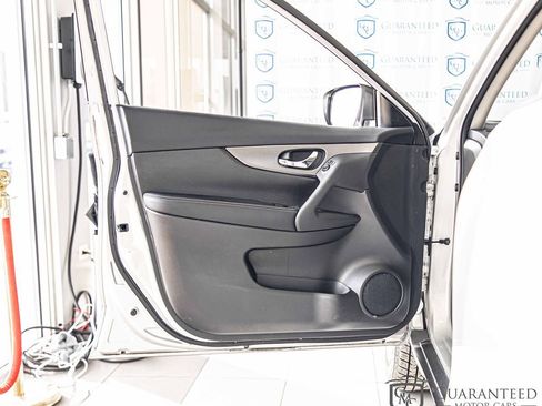 Used 2016 Nissan Rogue S image 26