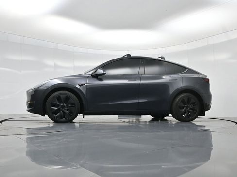 Used 2025 Tesla Model Y Long Range image 49