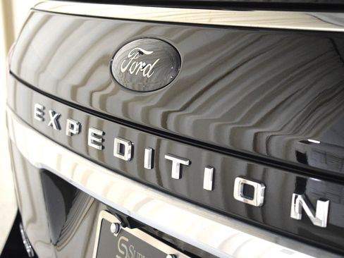 Used 2023 Ford Expedition Platinum image 10