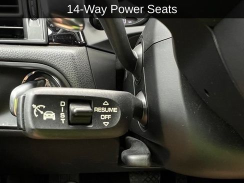 Used 2022 Porsche Macan AWD/4WD image 24