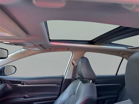 Used 2022 Toyota Camry XSE image 22