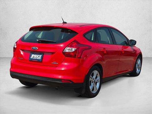 Used 2014 Ford Focus SE w/ SE Winter Package FWD image 5