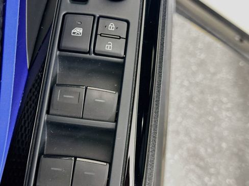 Used 2021 Toyota C-HR XLE FWD image 19