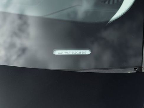 Used 2020 Audi Q8 Prestige w/ Prestige Package image 31